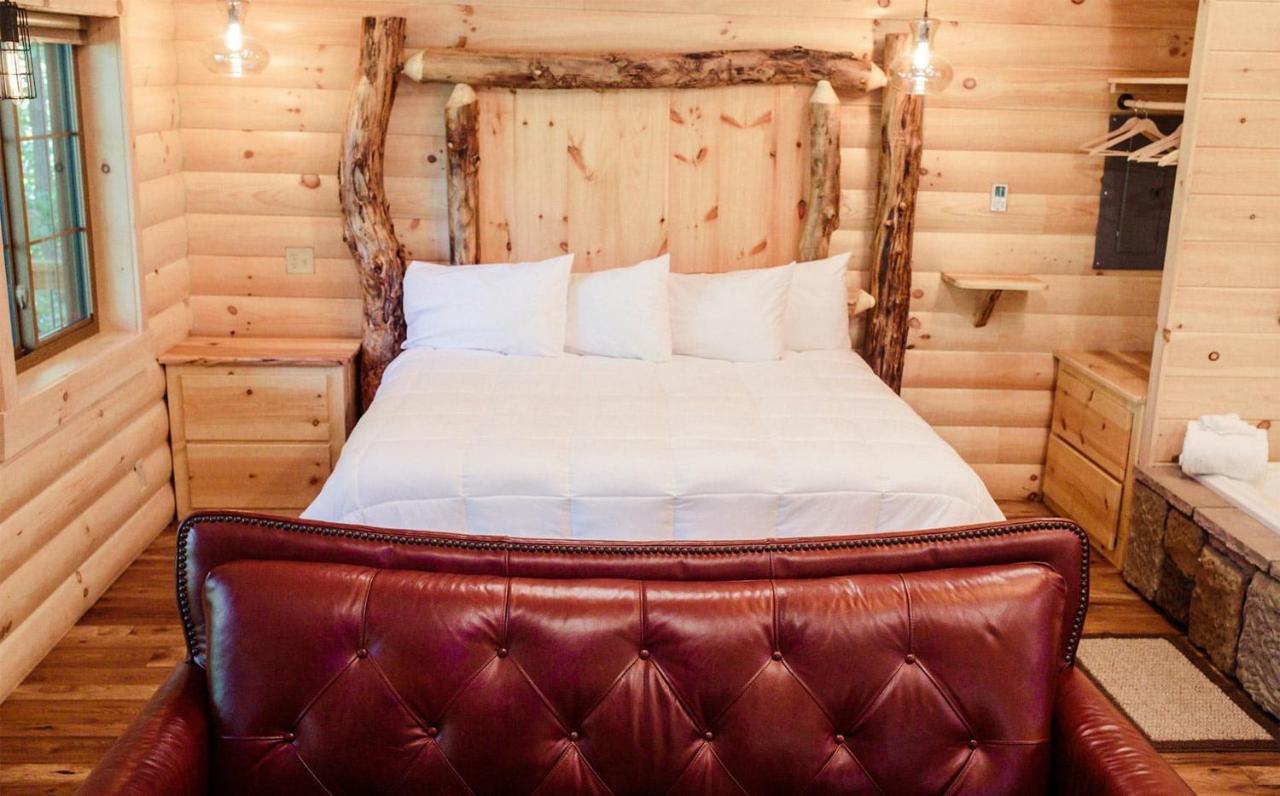 Cricket Hill Treehouse By Amish Country Lodging ミラーズバーグ エクステリア 写真