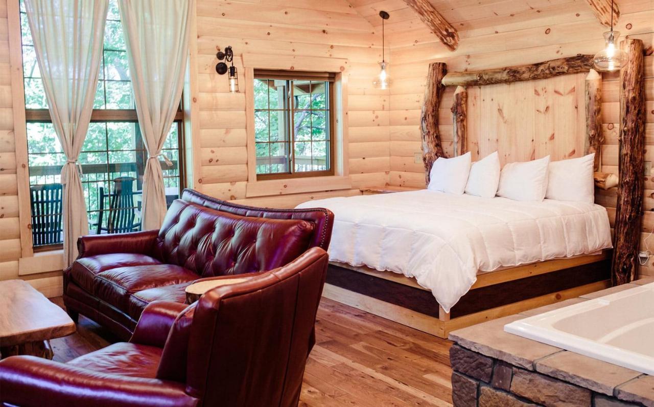 Cricket Hill Treehouse By Amish Country Lodging ミラーズバーグ エクステリア 写真