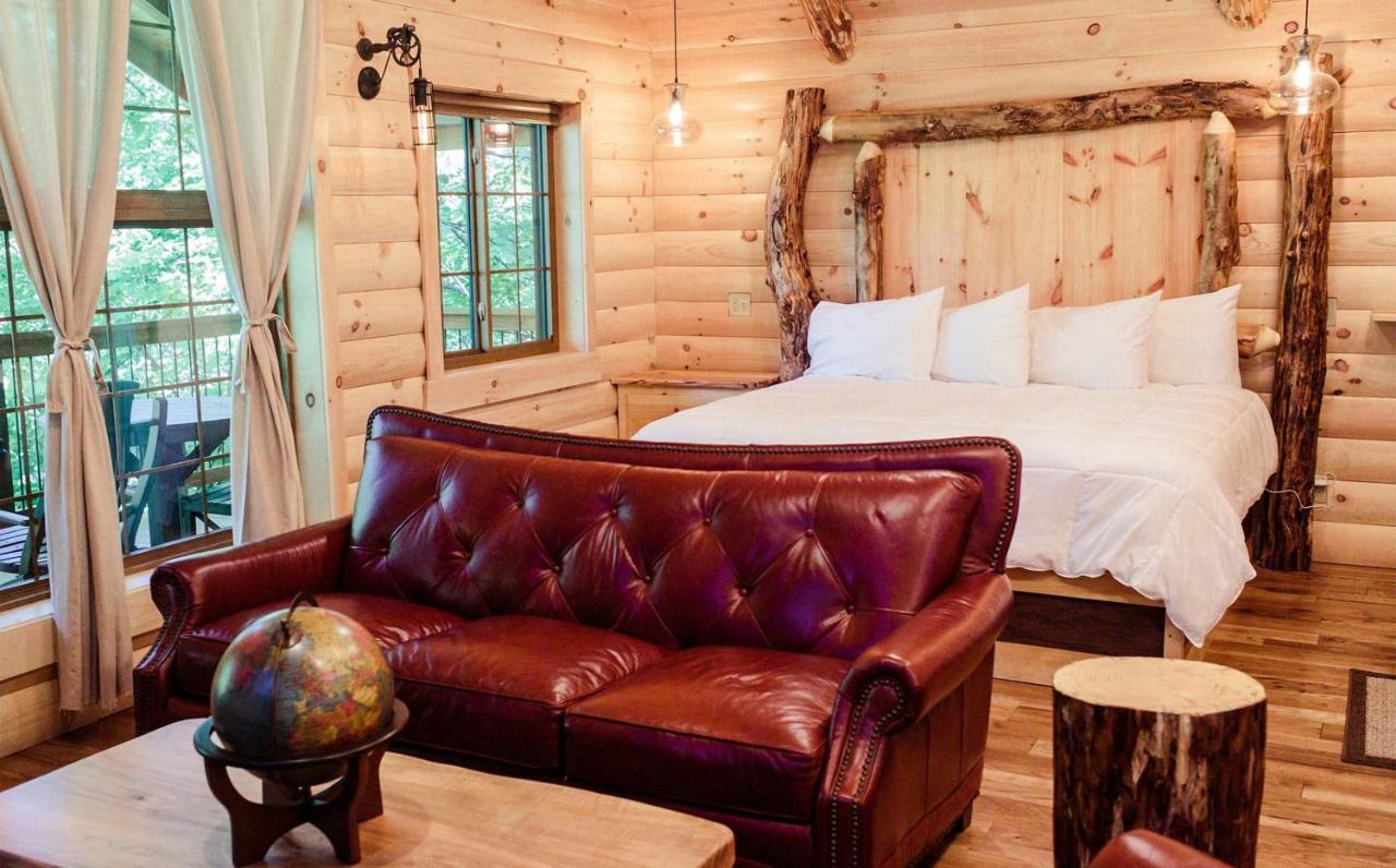 Cricket Hill Treehouse By Amish Country Lodging ミラーズバーグ エクステリア 写真